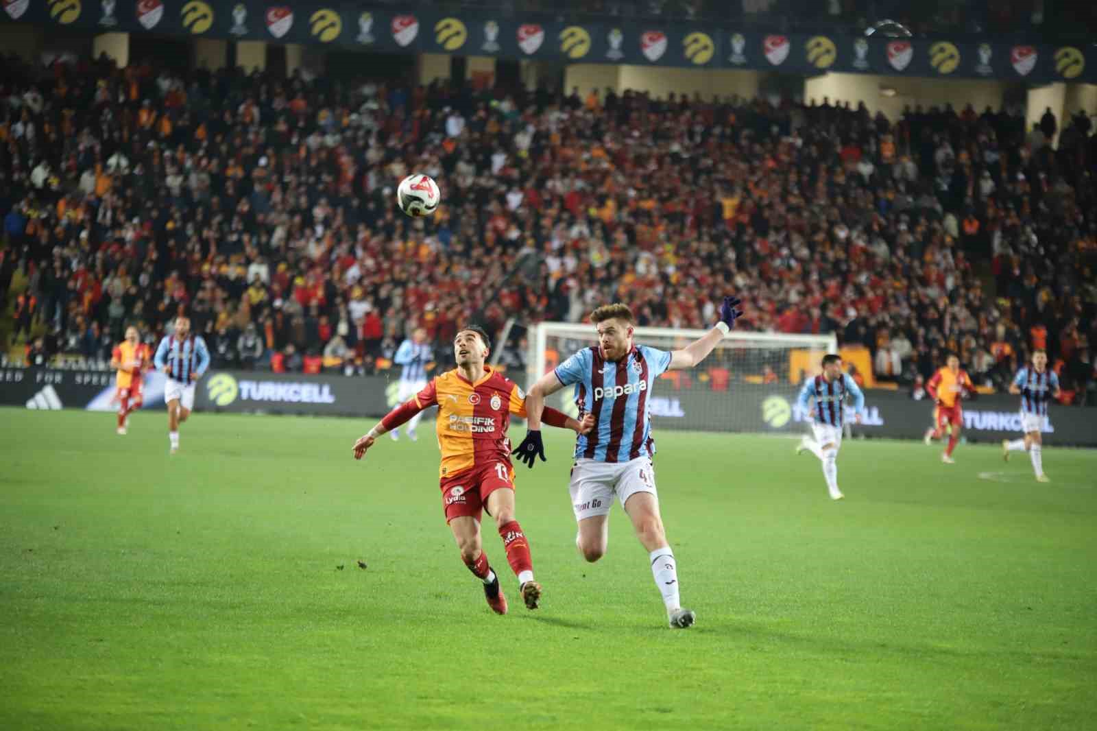 Turkcell Süper Kupa: Galatasaray: 2 - Trabzonspor: 0 (İlk yarı)

