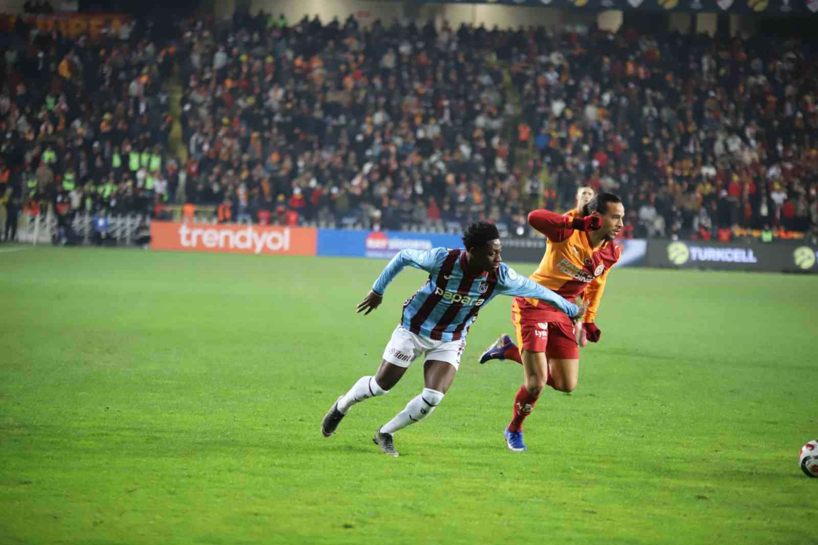 Turkcell Süper Kupa: Galatasaray: 2 - Trabzonspor: 0 (İlk yarı)
