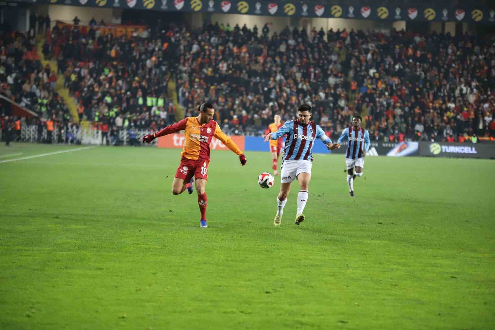 Turkcell Süper Kupa: Galatasaray: 2 - Trabzonspor: 0 (İlk yarı)
