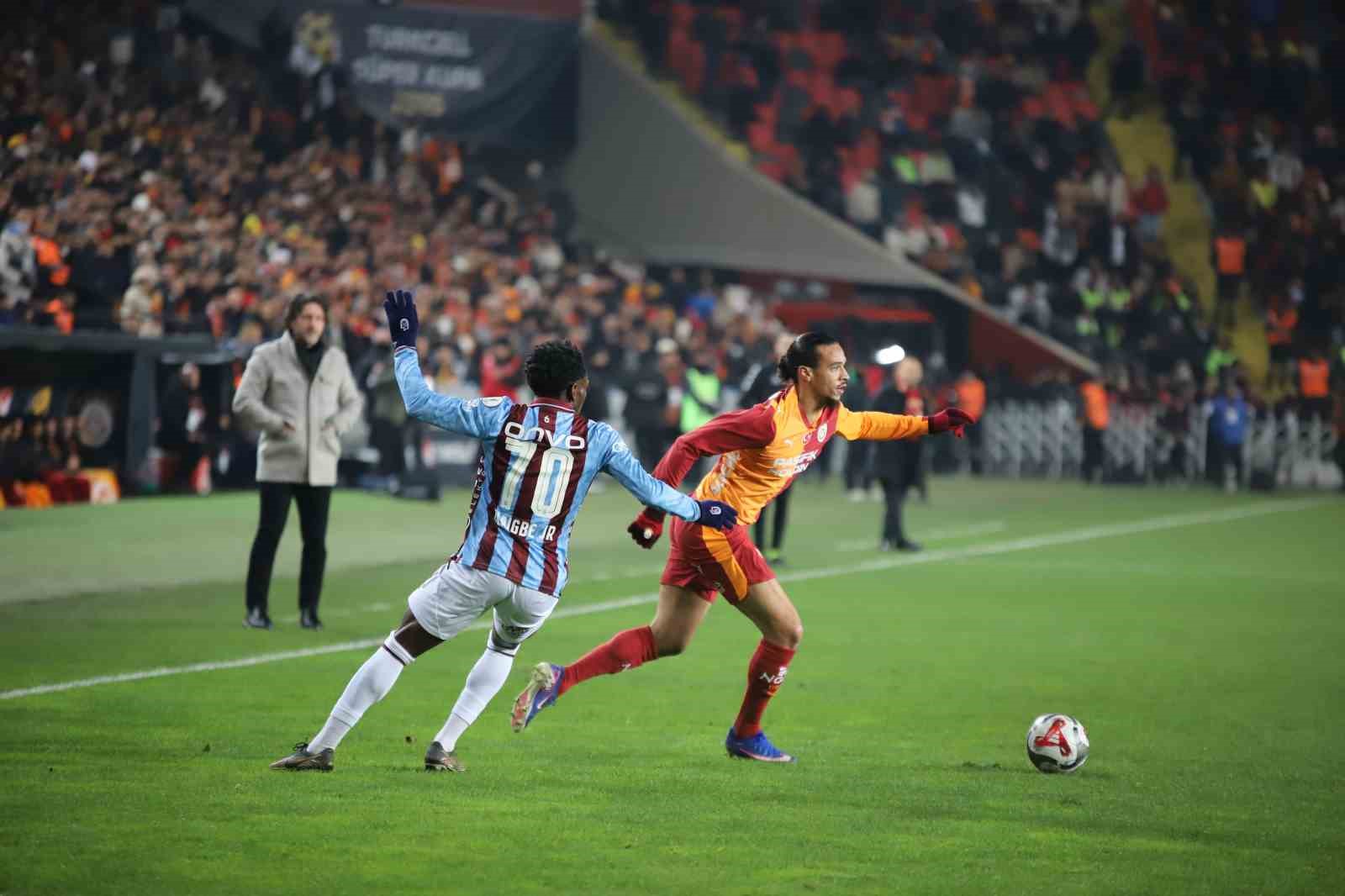 Turkcell Süper Kupa: Galatasaray: 2 - Trabzonspor: 0 (İlk yarı)
