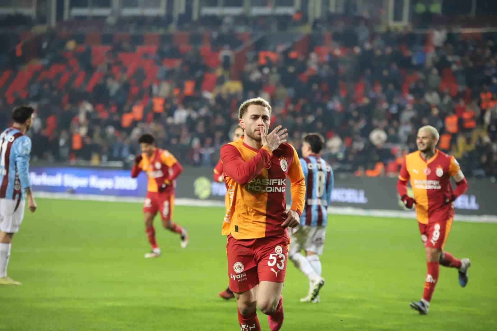 Turkcell Süper Kupa: Galatasaray: 2 - Trabzonspor: 0 (İlk yarı)

