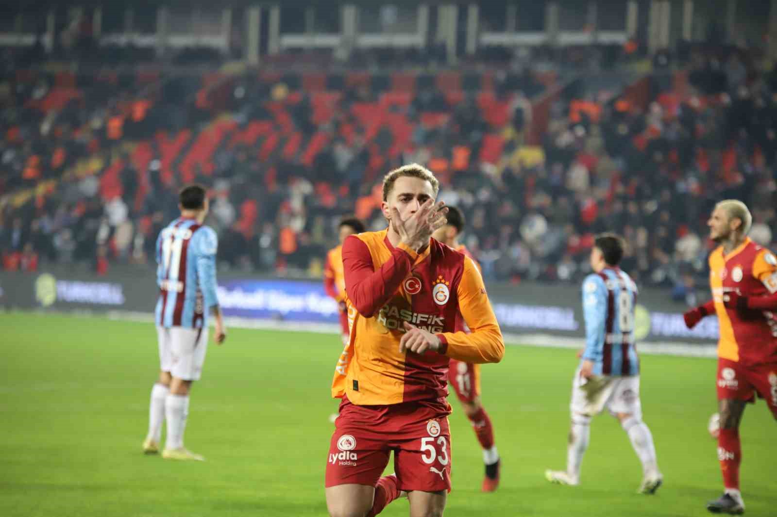 Turkcell Süper Kupa: Galatasaray: 2 - Trabzonspor: 0 (İlk yarı)
