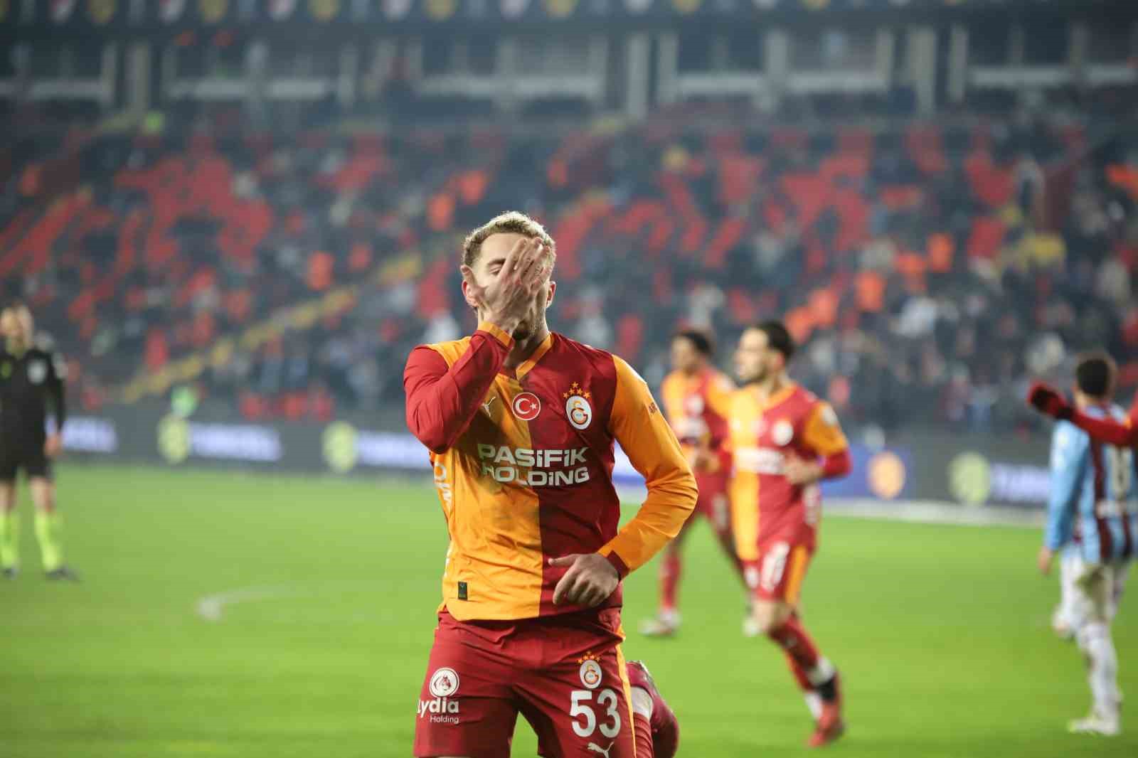 Turkcell Süper Kupa: Galatasaray: 2 - Trabzonspor: 0 (İlk yarı)
