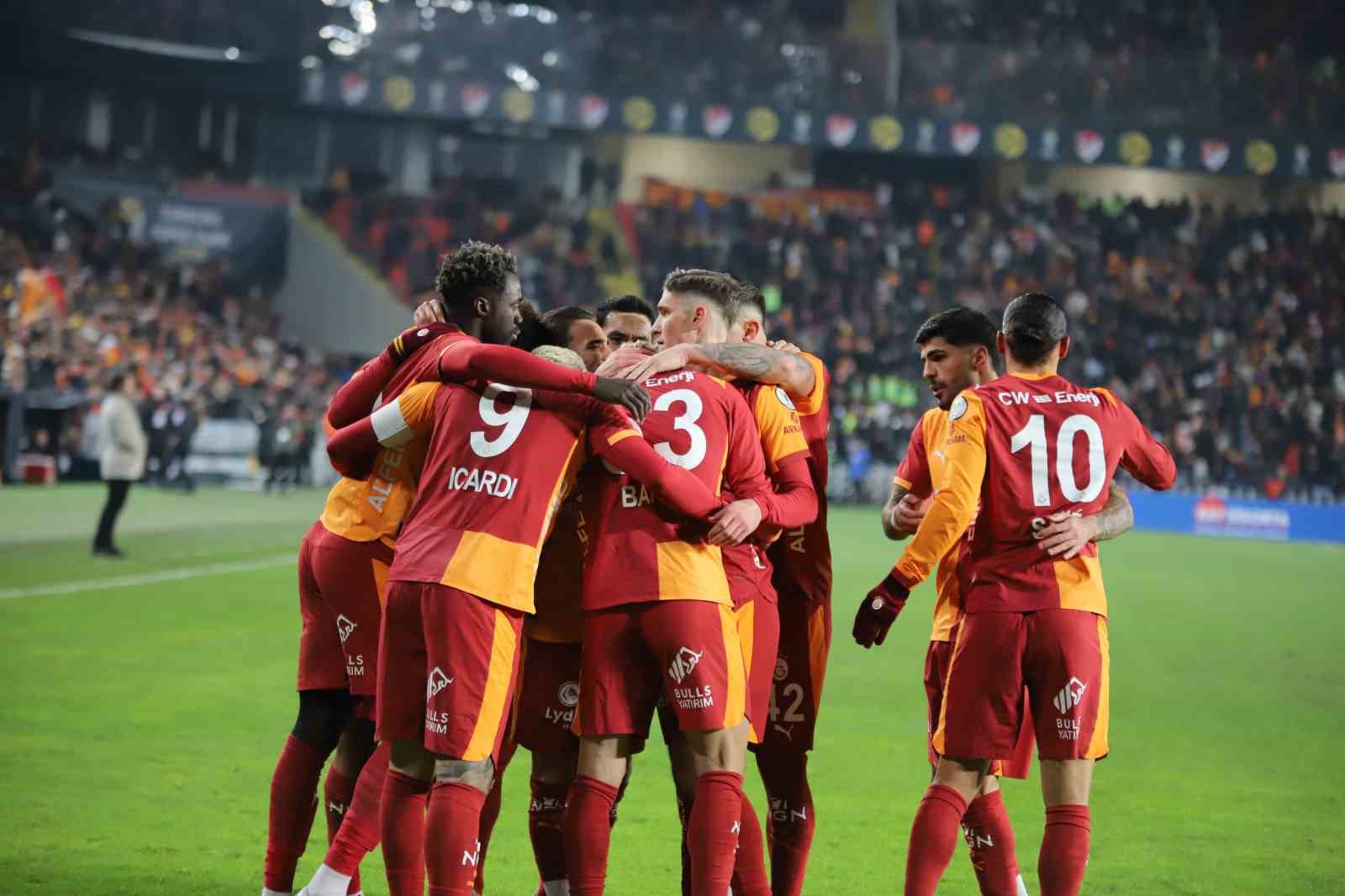 Turkcell Süper Kupa: Galatasaray: 2 - Trabzonspor: 0 (İlk yarı)
