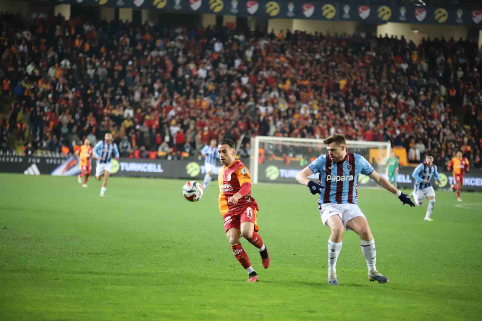 Turkcell Süper Kupa: Galatasaray: 2 - Trabzonspor: 0 (İlk yarı)
