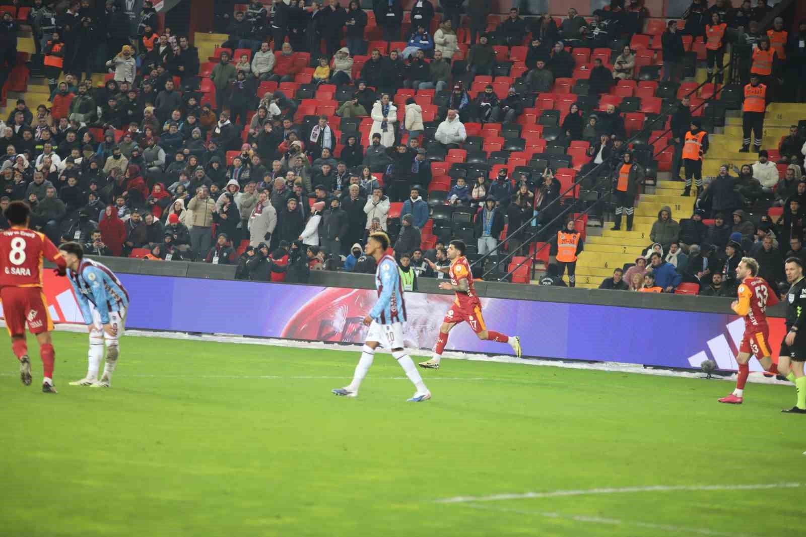 Turkcell Süper Kupa: Galatasaray: 2 - Trabzonspor: 0 (İlk yarı)
