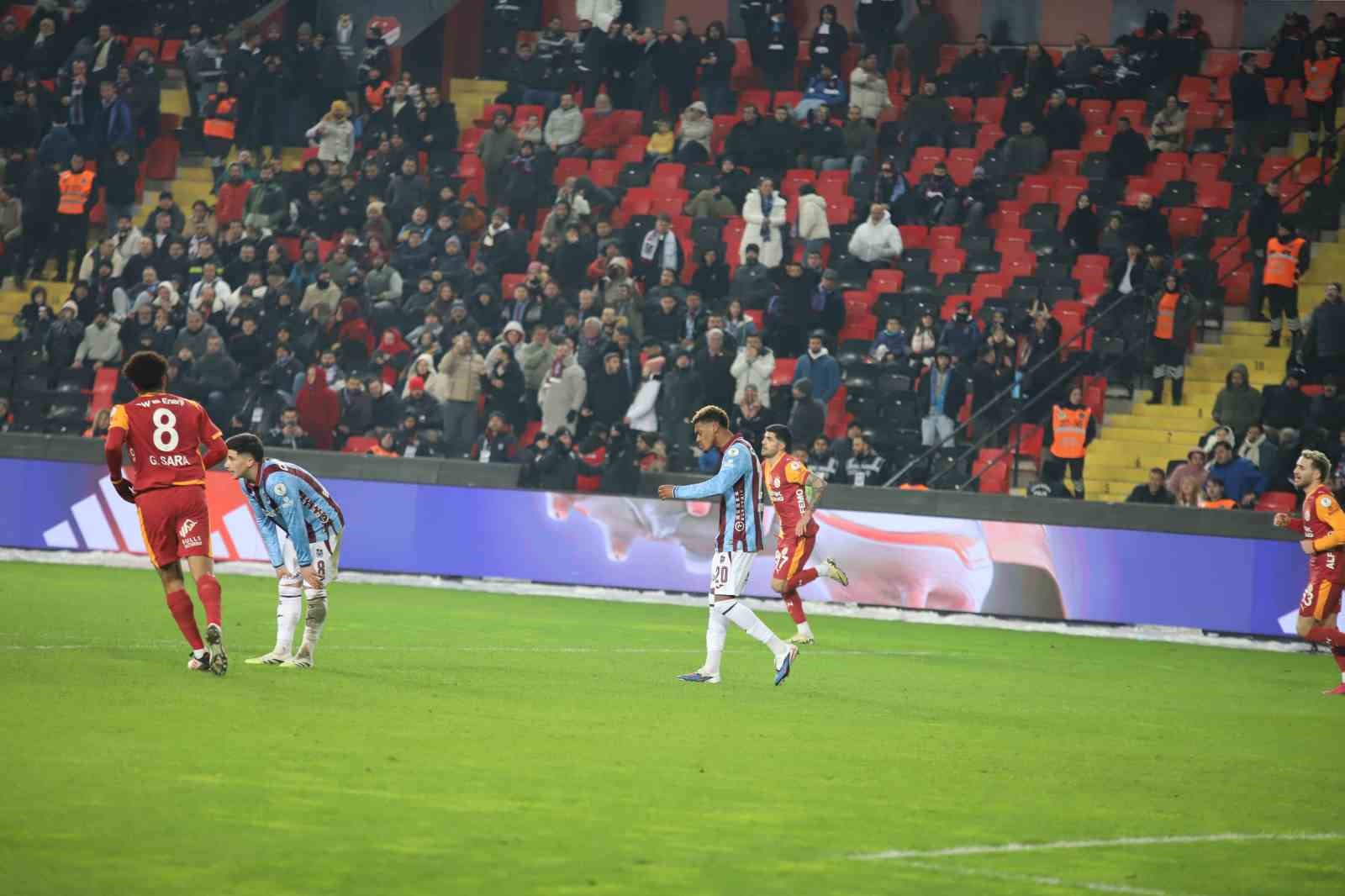 Turkcell Süper Kupa: Galatasaray: 2 - Trabzonspor: 0 (İlk yarı)
