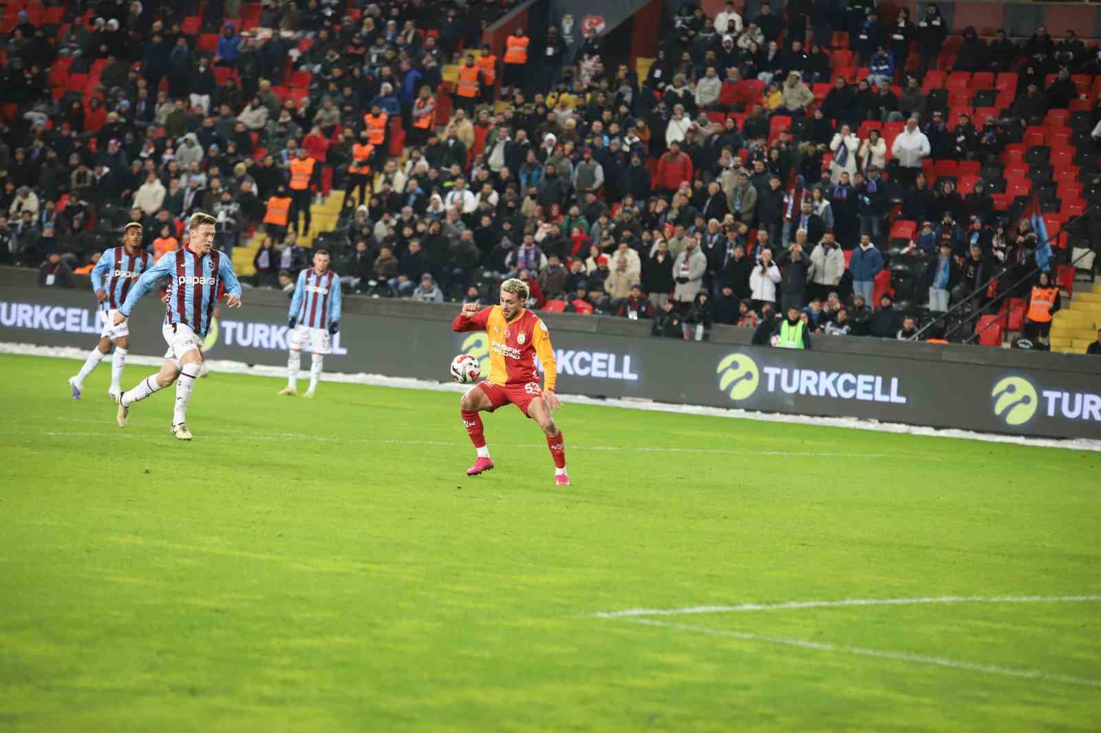 Turkcell Süper Kupa: Galatasaray: 2 - Trabzonspor: 0 (İlk yarı)
