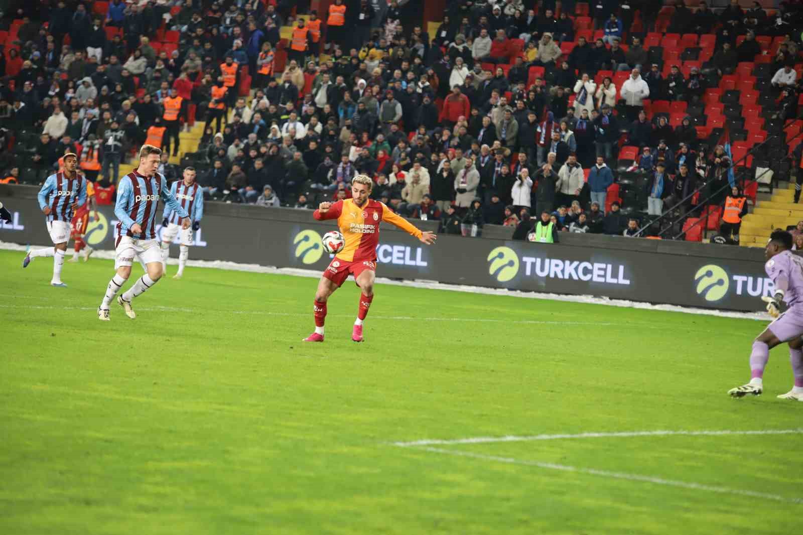 Turkcell Süper Kupa: Galatasaray: 2 - Trabzonspor: 0 (İlk yarı)
