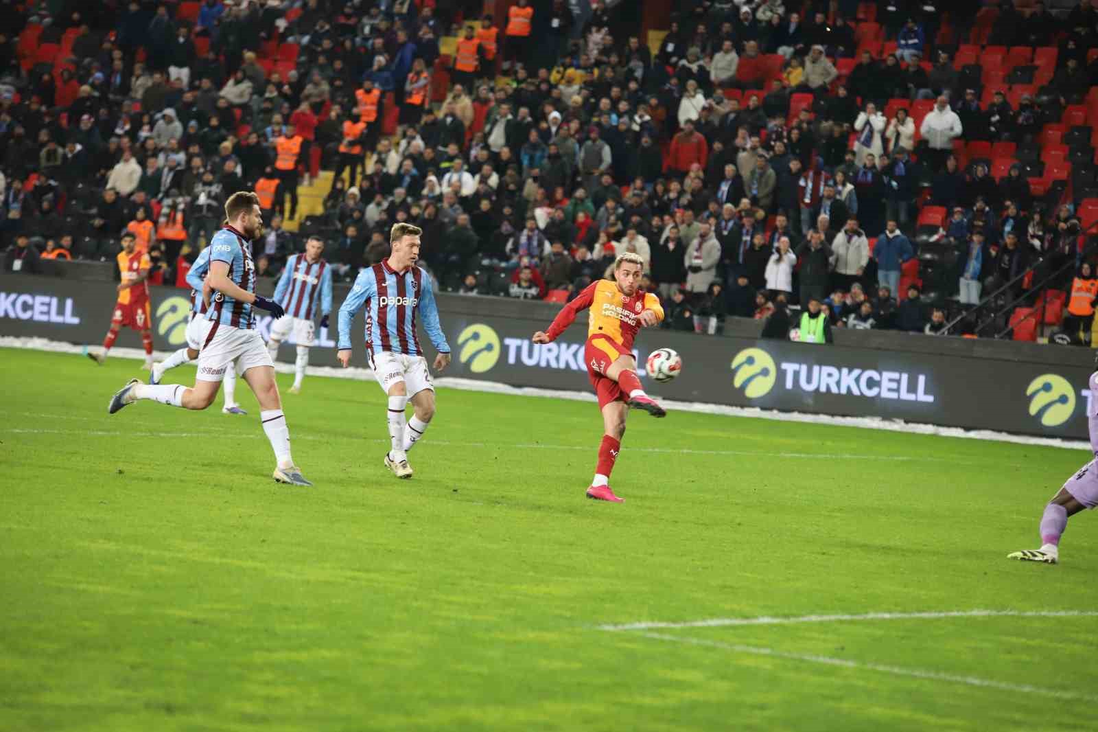 Turkcell Süper Kupa: Galatasaray: 2 - Trabzonspor: 0 (İlk yarı)
