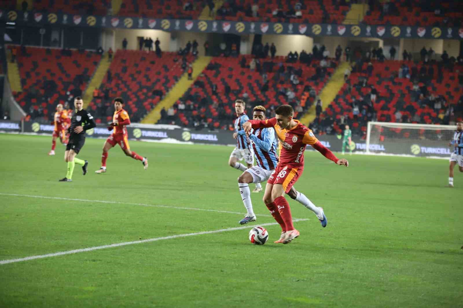 Turkcell Süper Kupa’da ilk finalist Galatasaray
