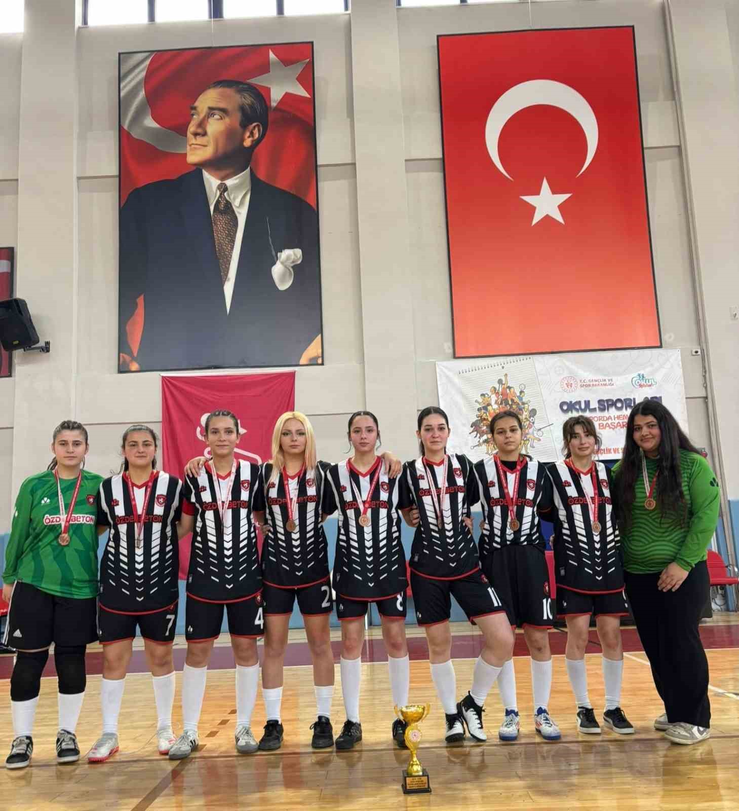 Türkeli Anadolu Lisesi’nden il üçüncülüğü başarısı
