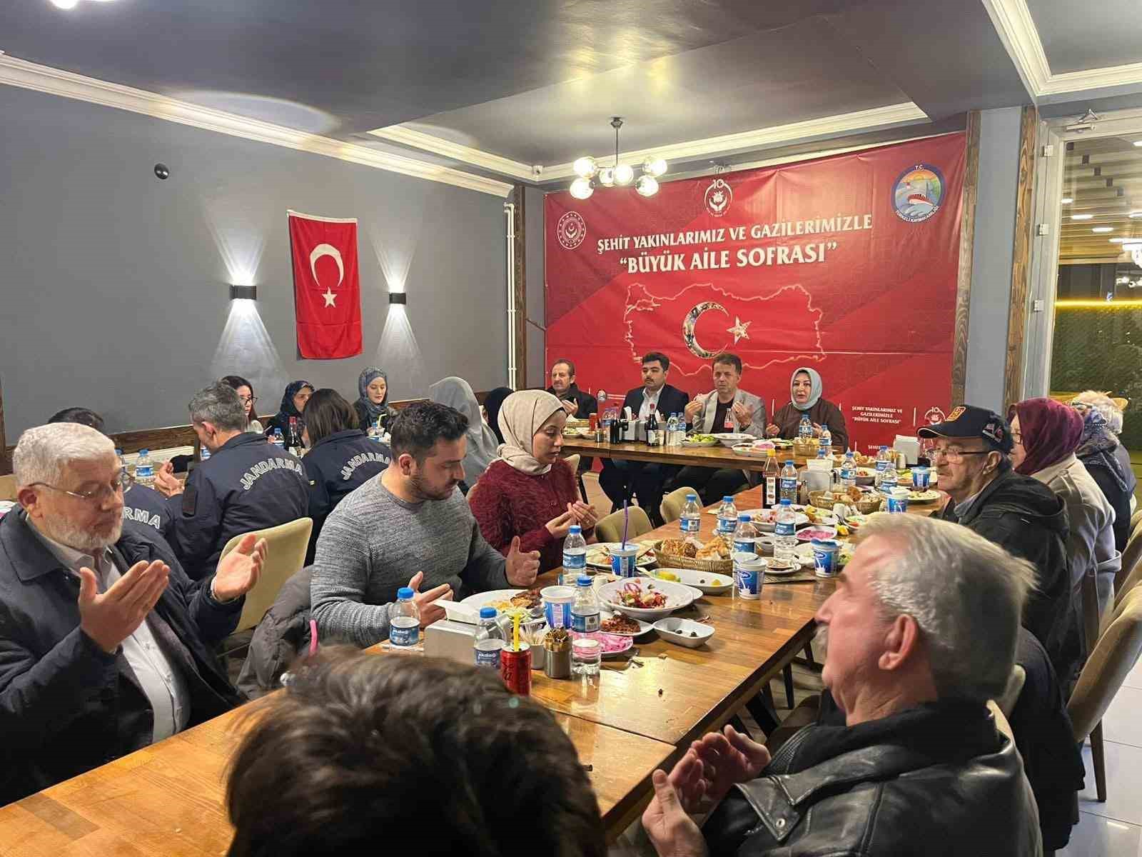 Türkeli’de "Büyük Aile Sofrası"
