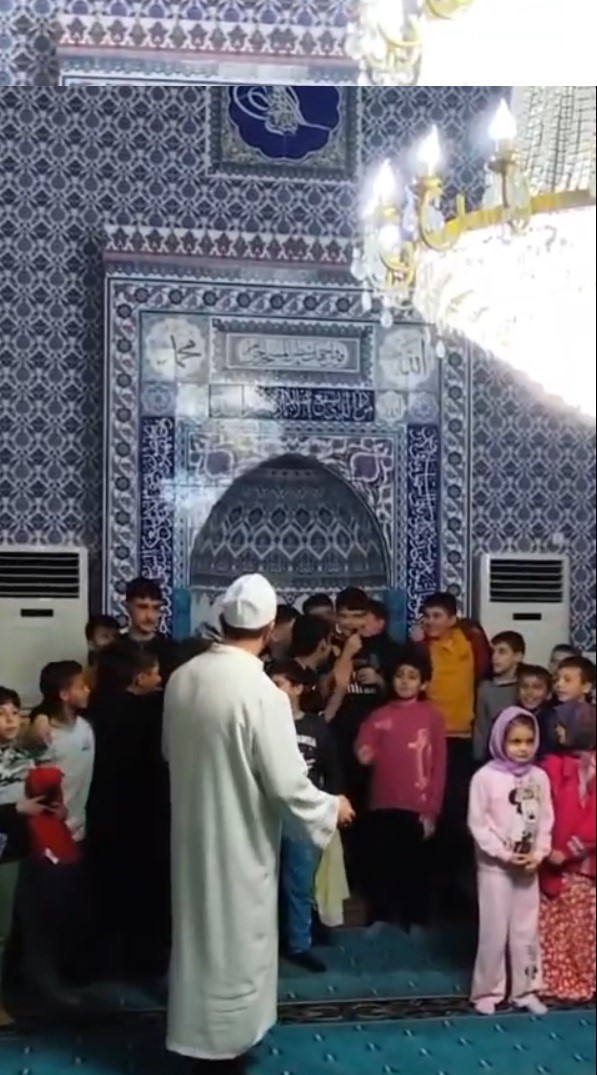 Türkeli’de minikler, ilahi akımına katıldı
