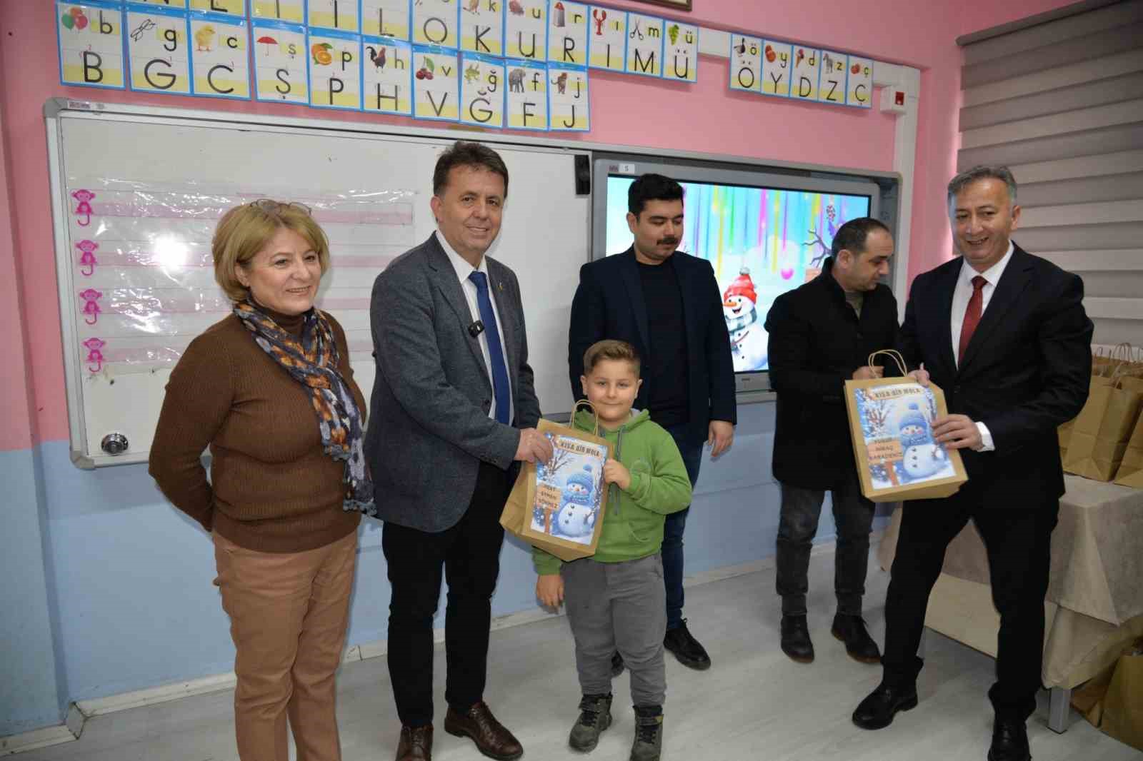 Türkeli’de yarıyıl tatili, karne sevinciyle başladı
