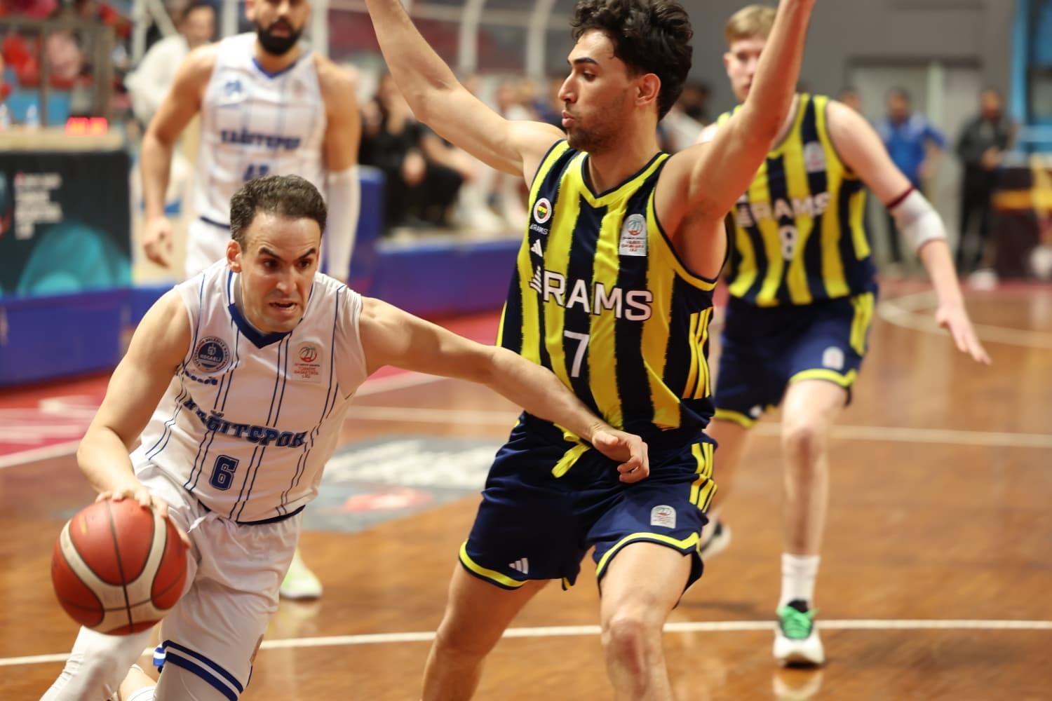 Türkiye Basketbol Ligi: Kocaeli BŞB Kağıtspor: 73 - Fenerbahçe Koleji: 84
