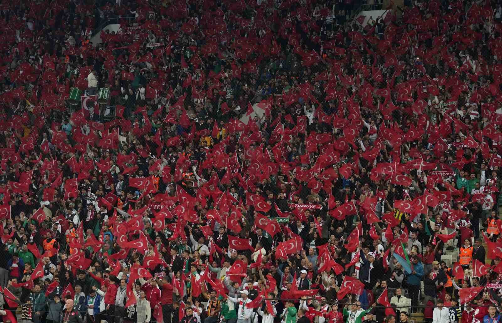 Türkiye - Romanya maçının genel bilet satışları başladı
