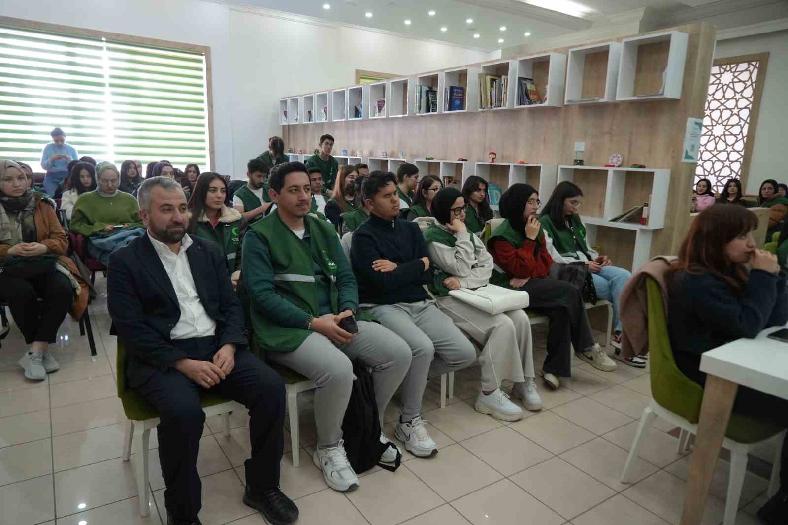 Türkiye Yeşilay Cemiyeti Genel Başkanı Dinç: "Bağımlılıkla mücadelede devletin çabası yetmez, herkes sorumluluk almalı"
Türkiye Yeşilay Cemiyeti Genel Başkanı Dinç: "Bağımlılıkla mücadelede devletin çabası yetmez, herkes sorumluluk almalı"
