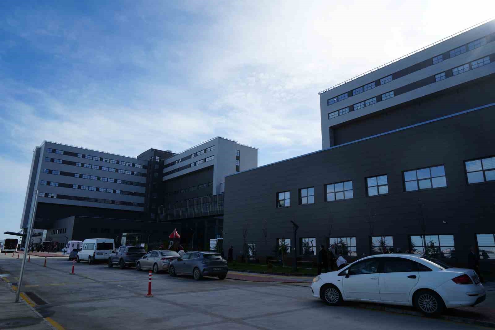 Türkiye’de 4 merkezde var: Sanal anjiyografi yapabilen yapay zekalı tomografi Samsun’da
Türkiye’de 4 merkezde var: Sanal anjiyografi yapabilen yapay zekalı tomografi Samsun’da