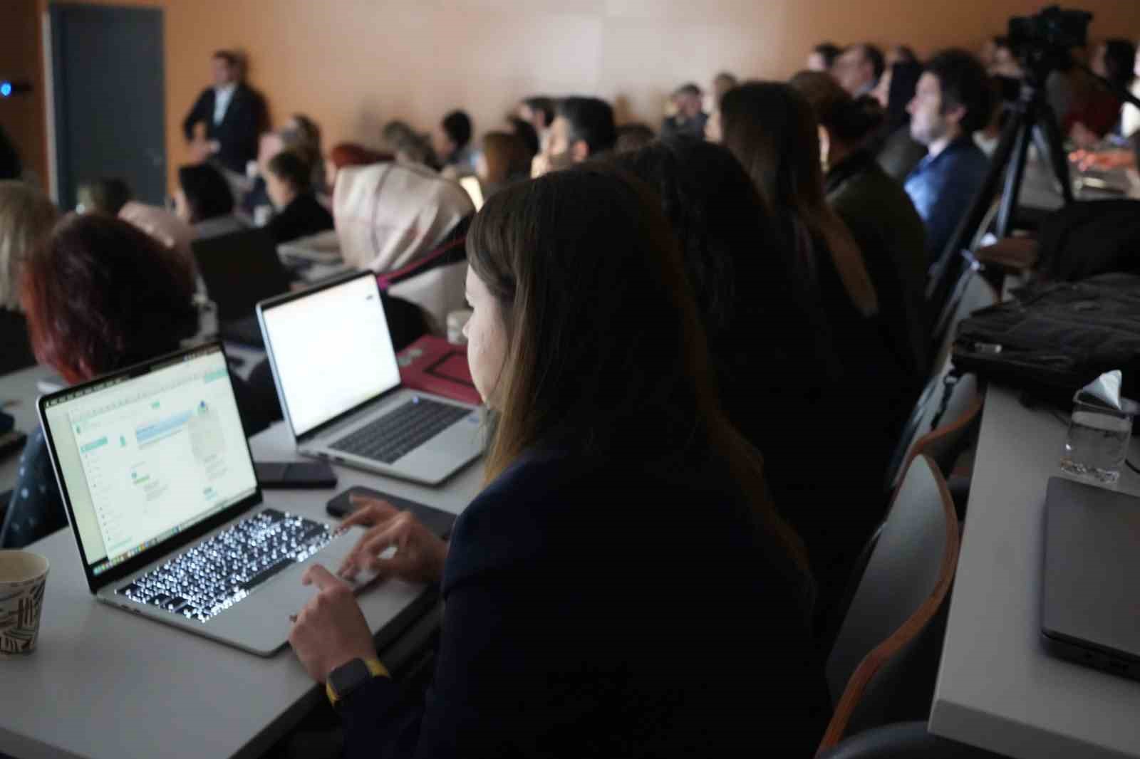 Türkiye’de bir ilk: Öğrenci başarısı artık yapay zeka takibinde
Türkiye’de bir ilk: Öğrenci başarısı artık yapay zeka takibinde