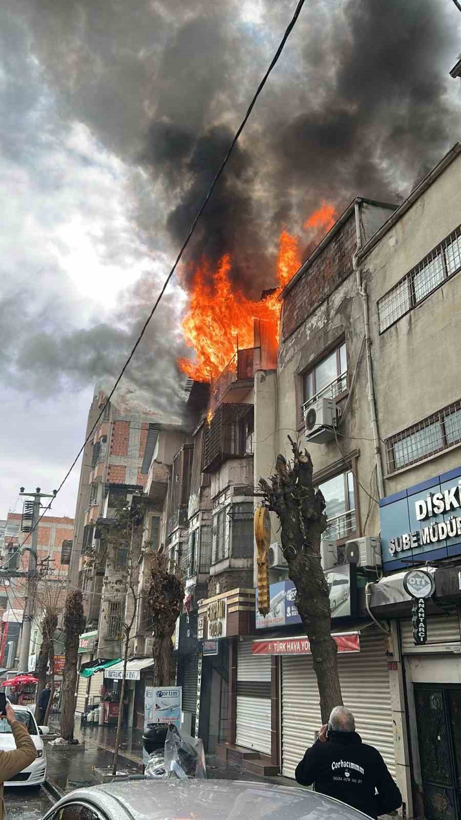 Türkiye’de bir ilkti: Diyarbakır’daki güvercin otelinde çıkan yangında 100’den fazla kuş telef oldu
