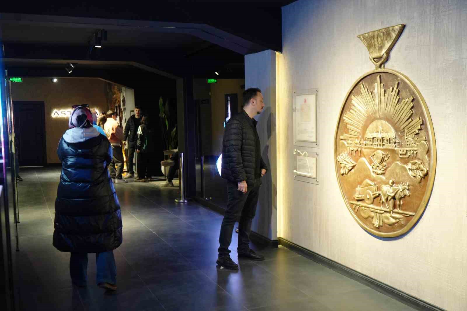 Türkiye’de ilk: Uçan sinema vatandaşların ayağını yerden kesti
