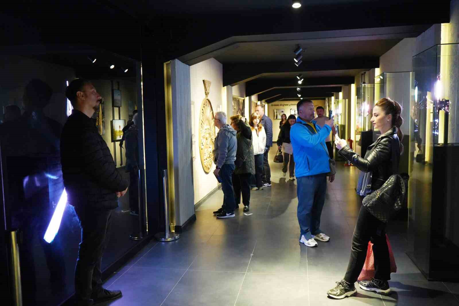 Türkiye’de ilk: Uçan sinema vatandaşların ayağını yerden kesti
