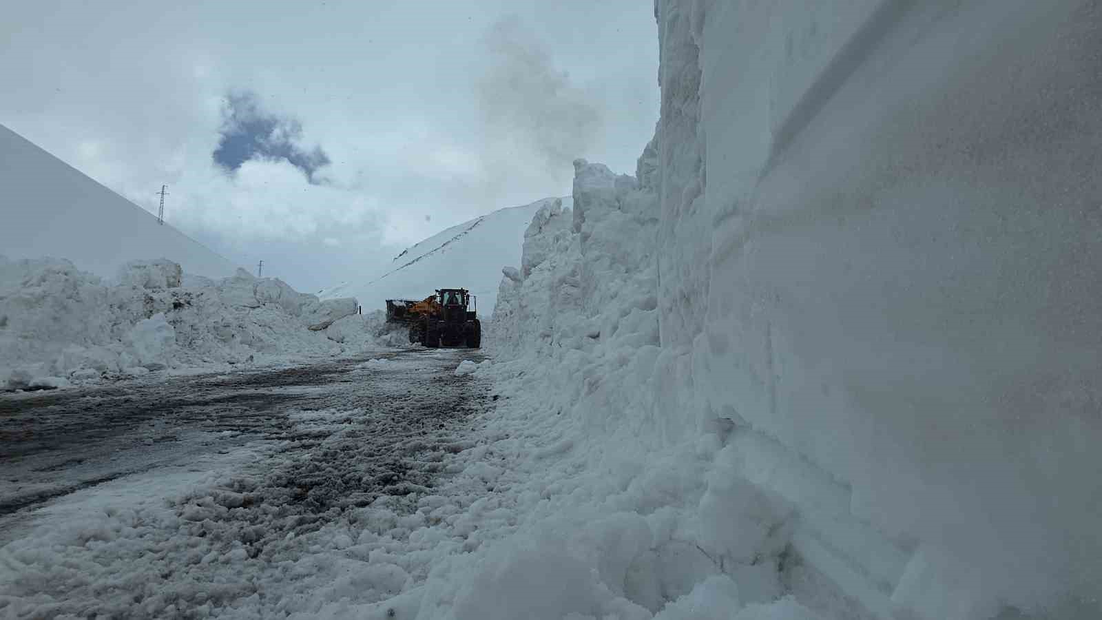 Türkiye’de kar rekoru: Kar kalınlığı 4 metreye yaklaştı
