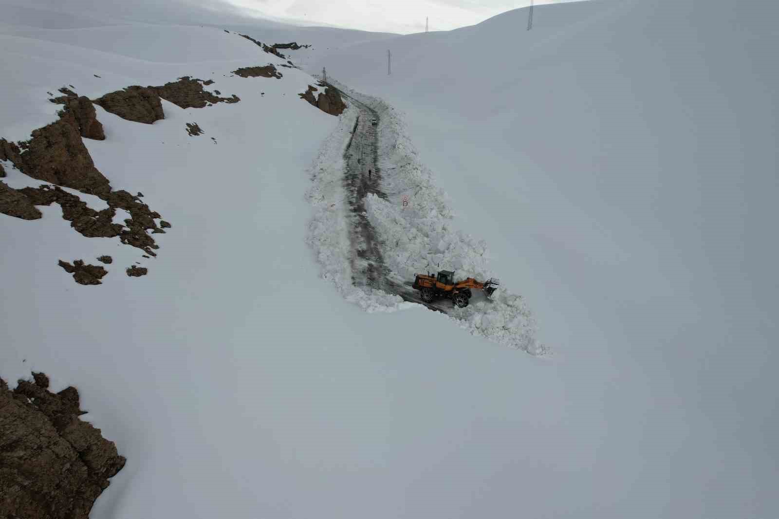 Türkiye’de kar rekoru: Kar kalınlığı 4 metreye yaklaştı
