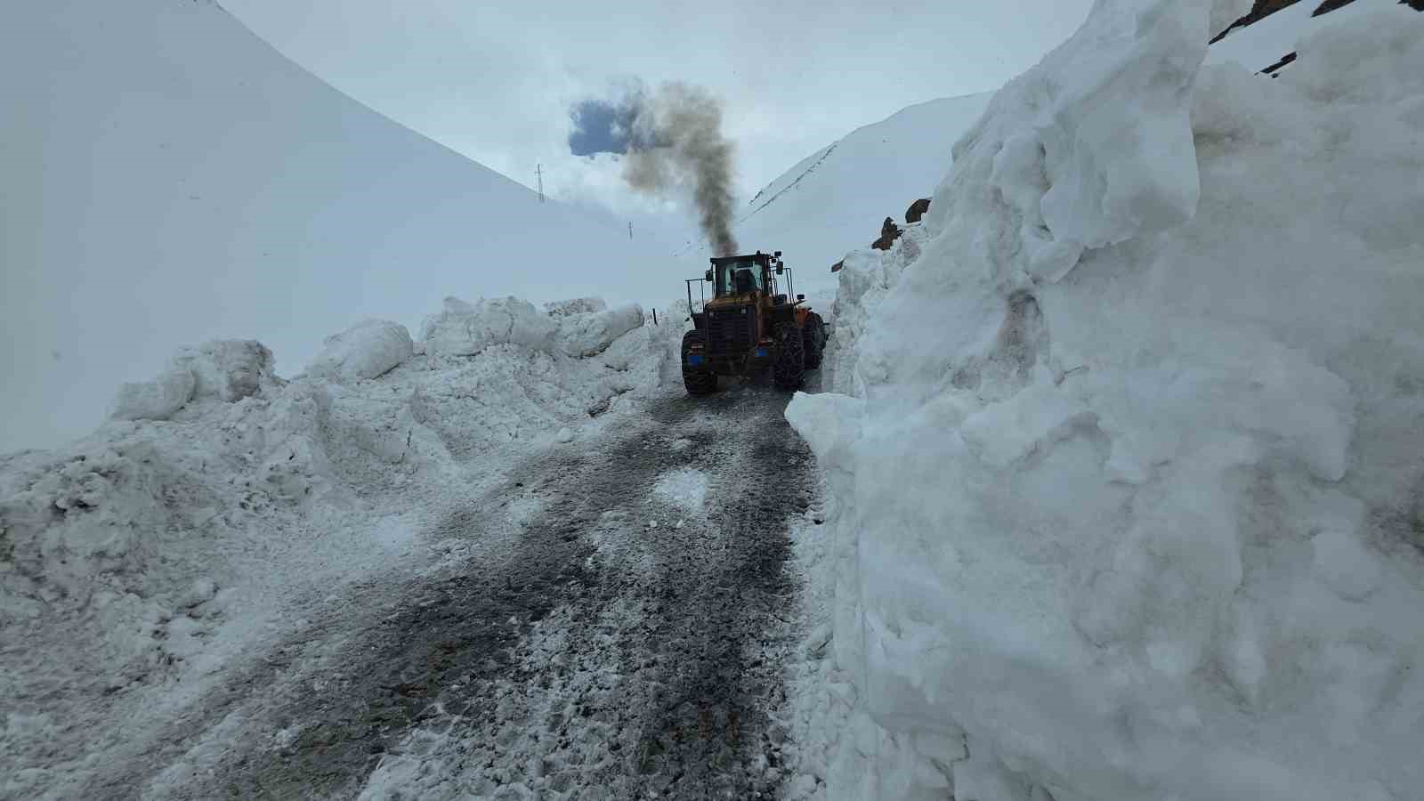 Türkiye’de kar rekoru: Kar kalınlığı 4 metreye yaklaştı
