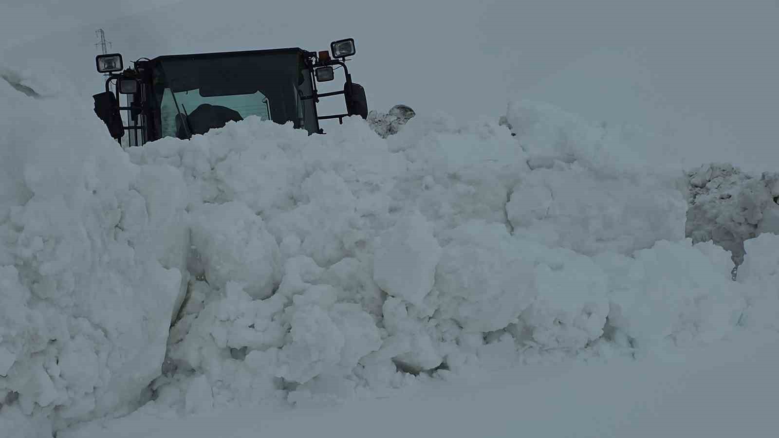 Türkiye’de kar rekoru: Kar kalınlığı 4 metreye yaklaştı
