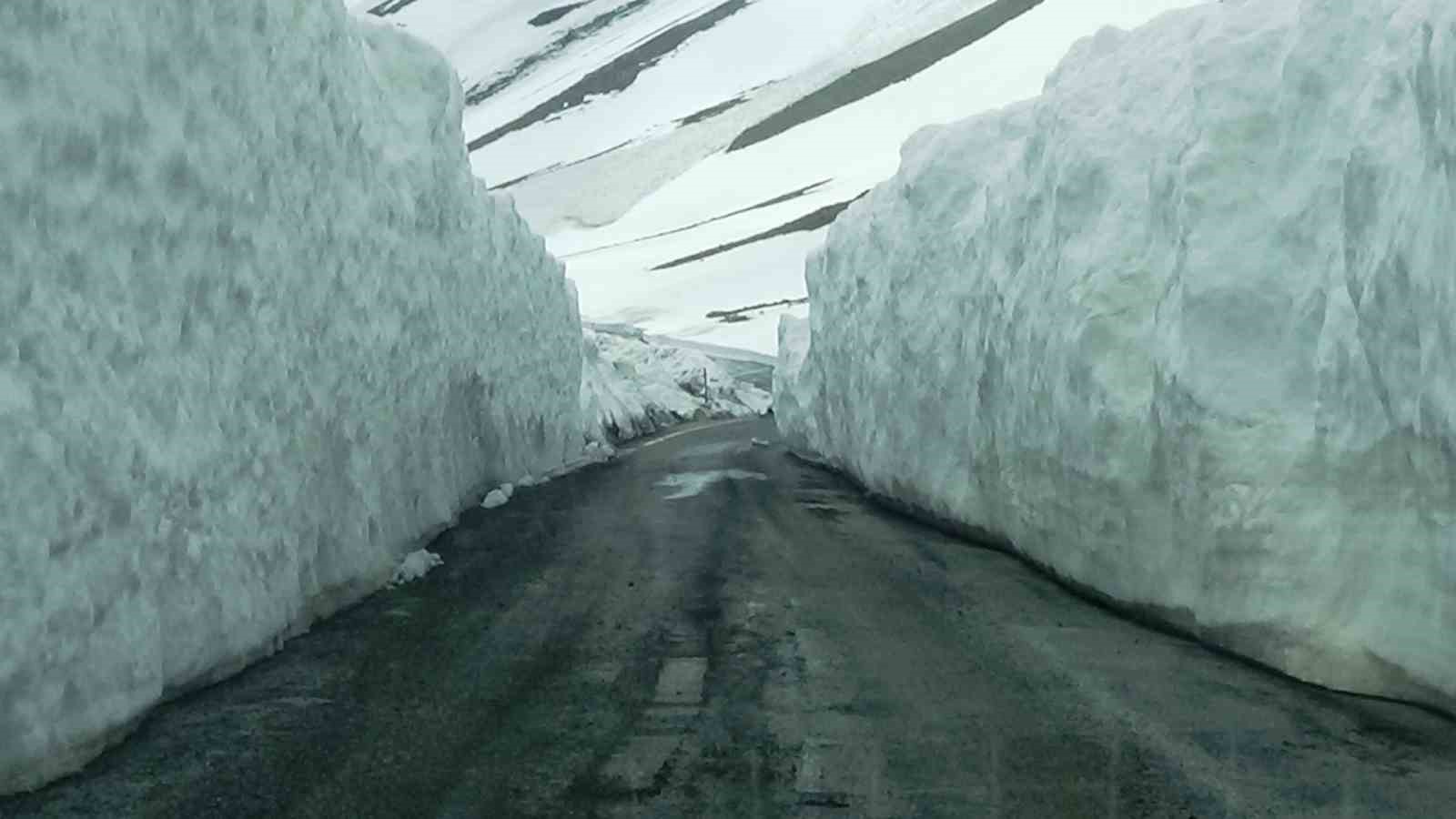 Türkiye’de kar rekoru Van’da kırıldı: Karabet Geçidi’nde kar kalınlığı 3 metreyi geçti
