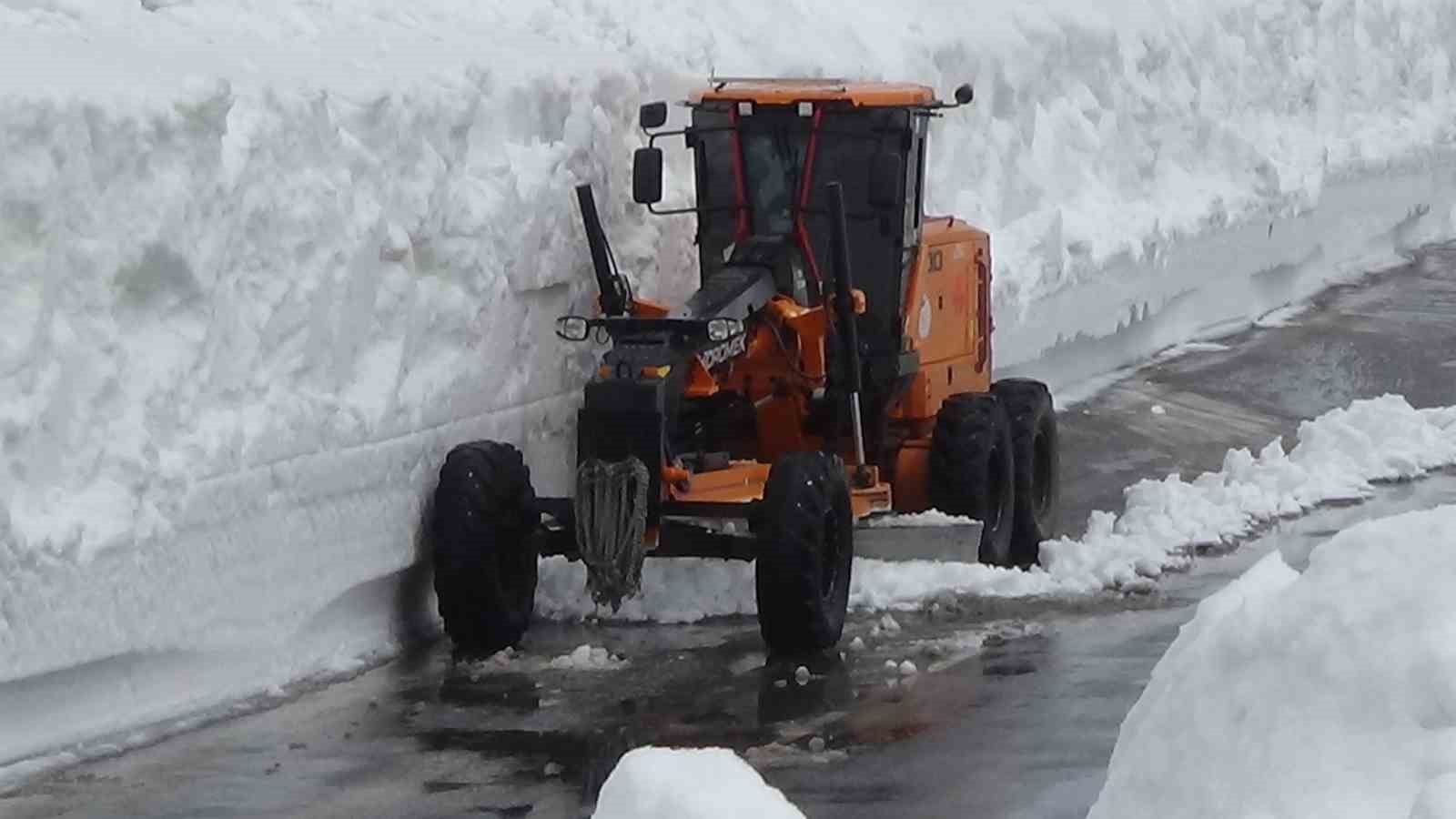 Türkiye’de kar rekoru Van’da kırıldı: Karabet Geçidi’nde kar kalınlığı 3 metreyi geçti
