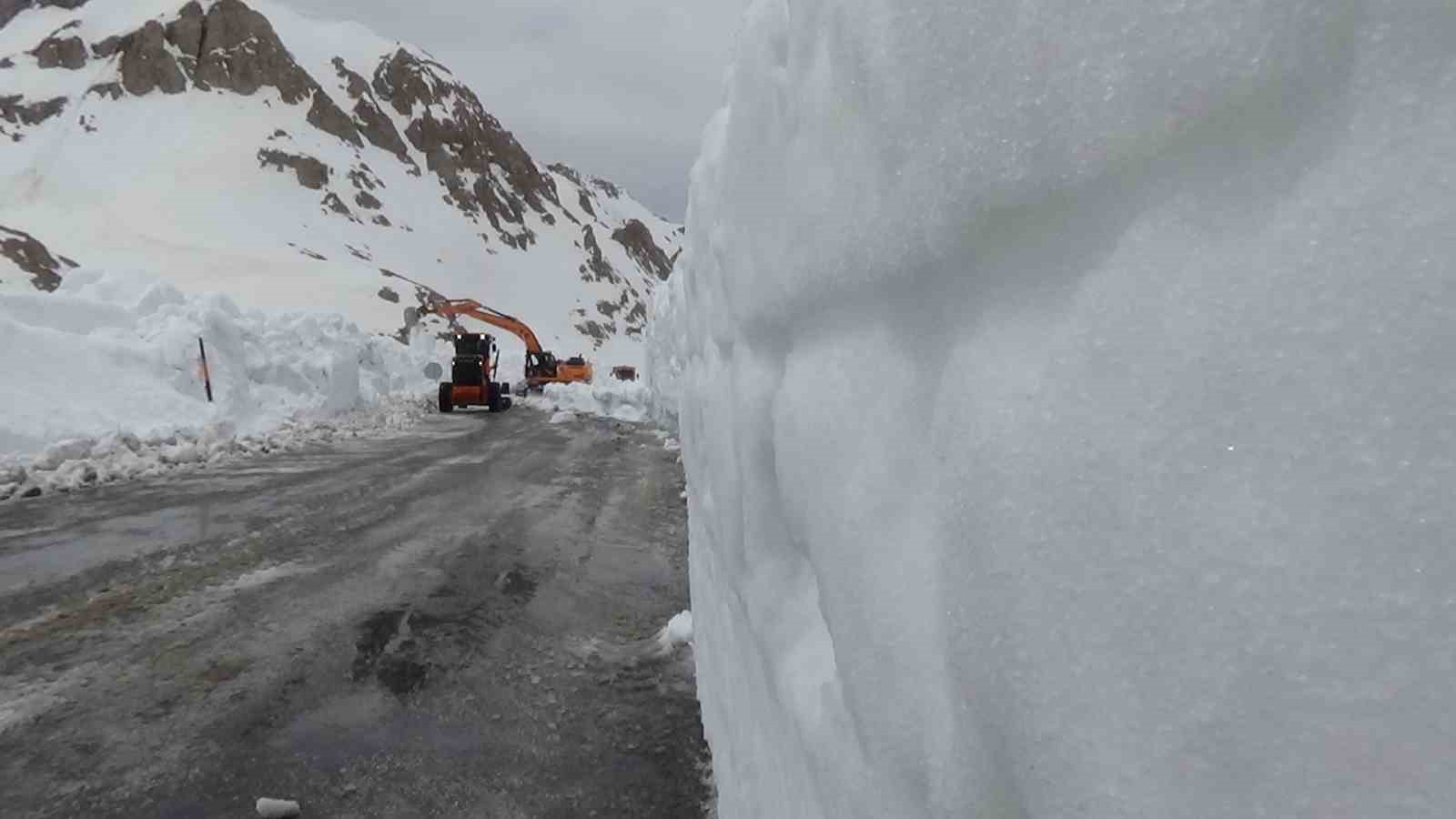 Türkiye’de kar rekoru Van’da kırıldı: Karabet Geçidi’nde kar kalınlığı 3 metreyi geçti
