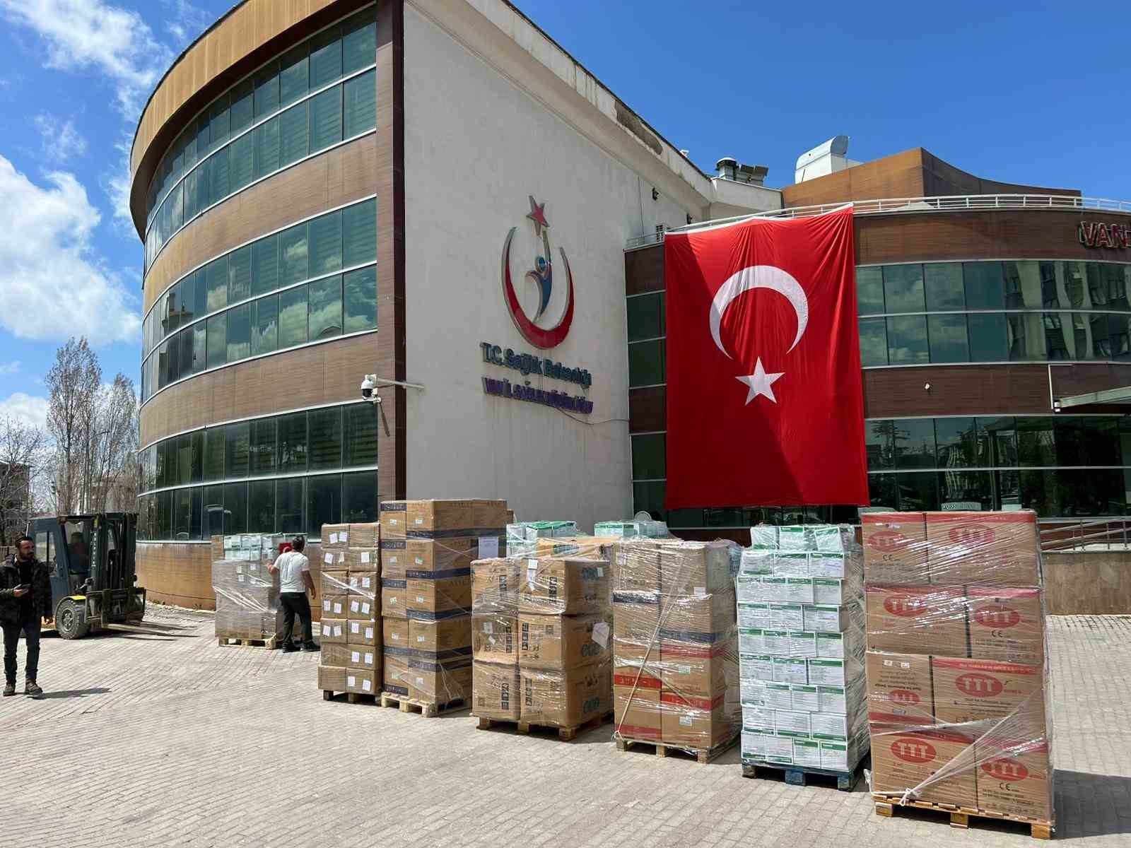 Türkiye’den İran’a sağlık desteği: Van’dan gönderilen yardım tırı sayısı 9 oldu

