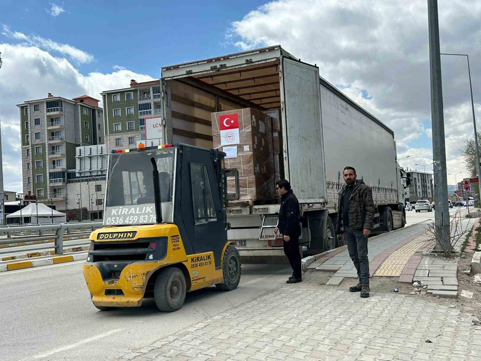 Türkiye’den İran’a sağlık desteği: Van’dan gönderilen yardım tırı sayısı 9 oldu
