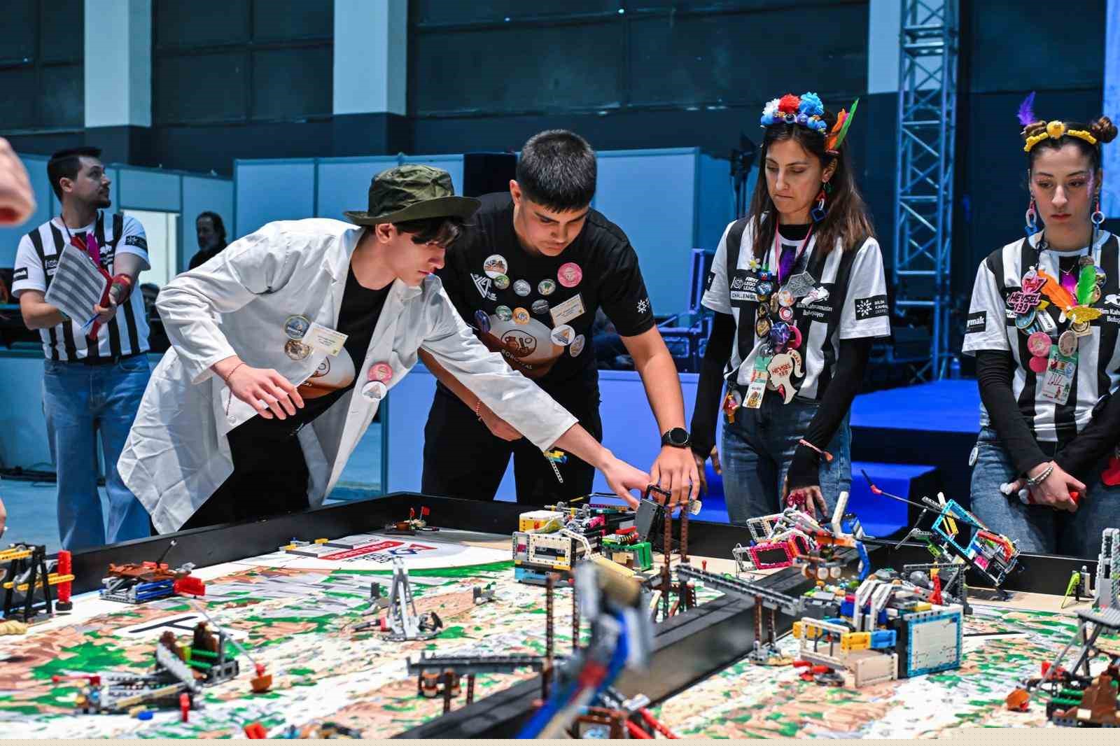 Türkiye’nin bilim kahramanları Fuar İzmir’de yarıştı
