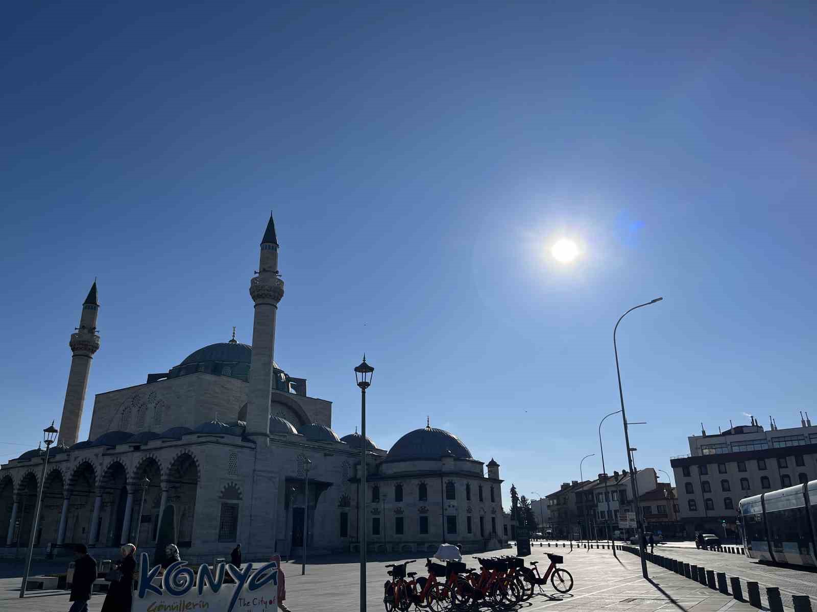 Türkiye’nin dört bir yanında kar, Konya’da güneş var
