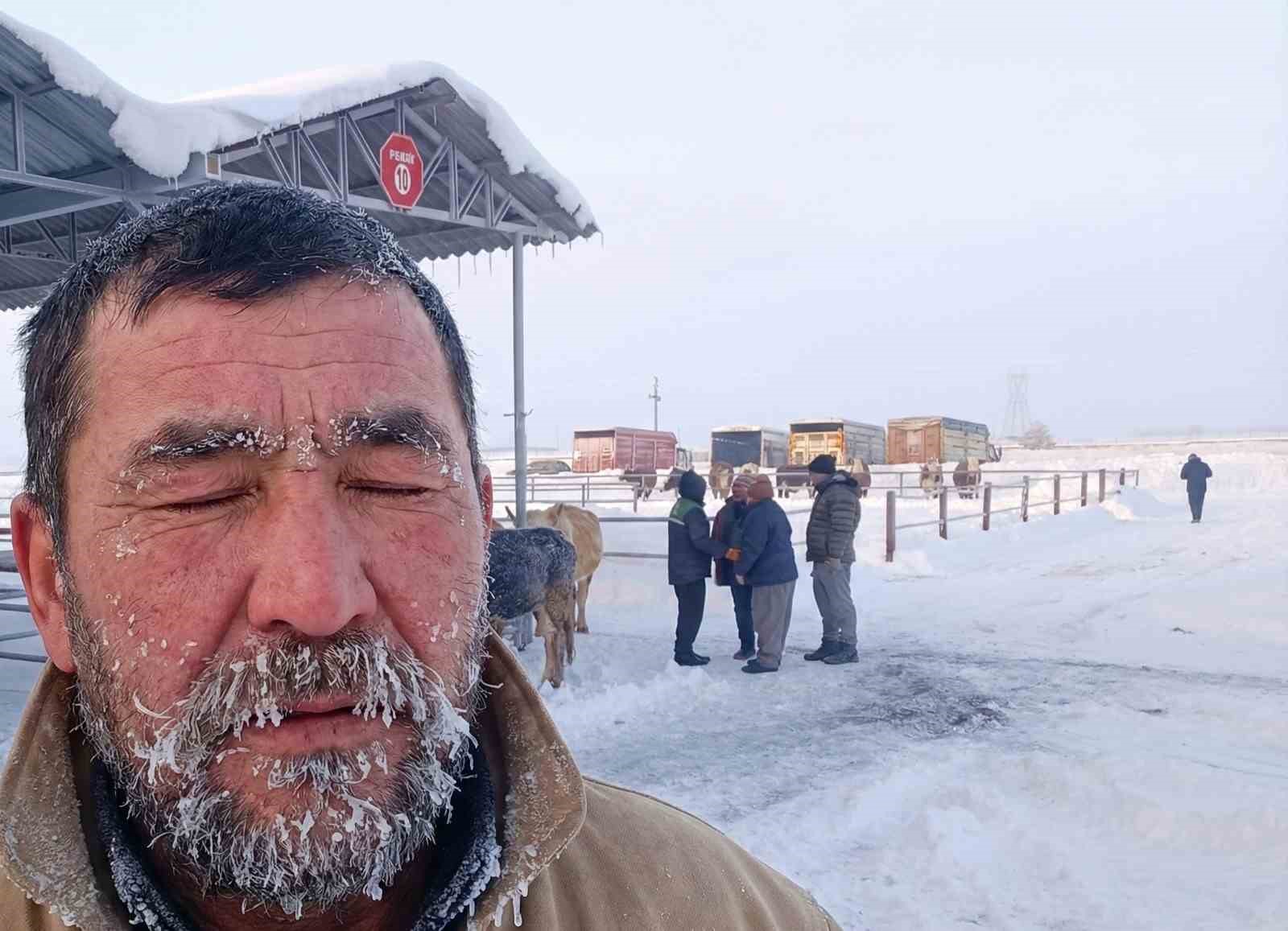 Türkiye’nin en büyük hayvan pazarı ağır kış şartları nedeniyle kapatıldı
