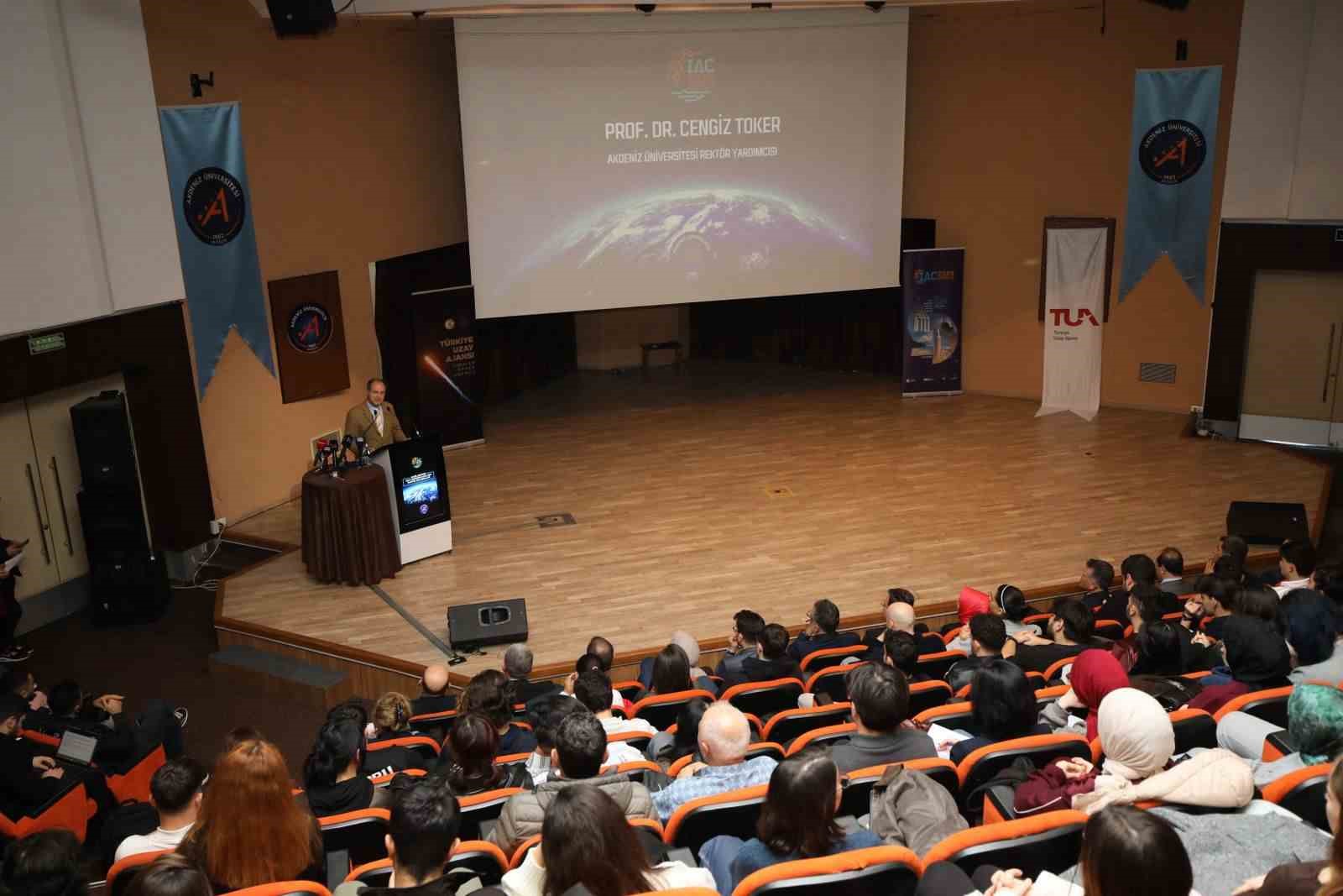 Türkiye’nin ilk astronotu Alper Gezeravcı: "Ay’a gitmek üzere ikinci görevin eşiğine gelmiştik, Mart ayına ötelendi şu anda"
