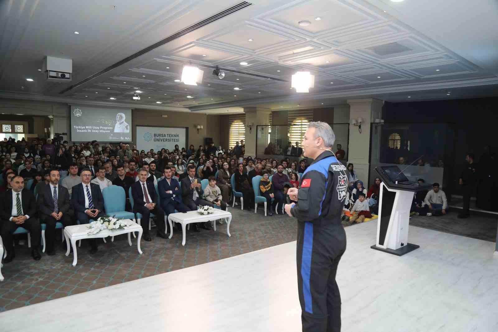 Türkiye’nin ilk astronotu Alper Gezeravcı BTÜ öğrencileriyle buluştu
