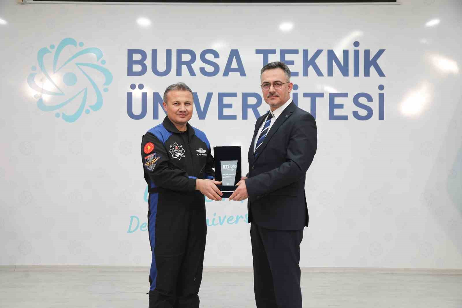 Türkiye’nin ilk astronotu Alper Gezeravcı BTÜ öğrencileriyle buluştu
