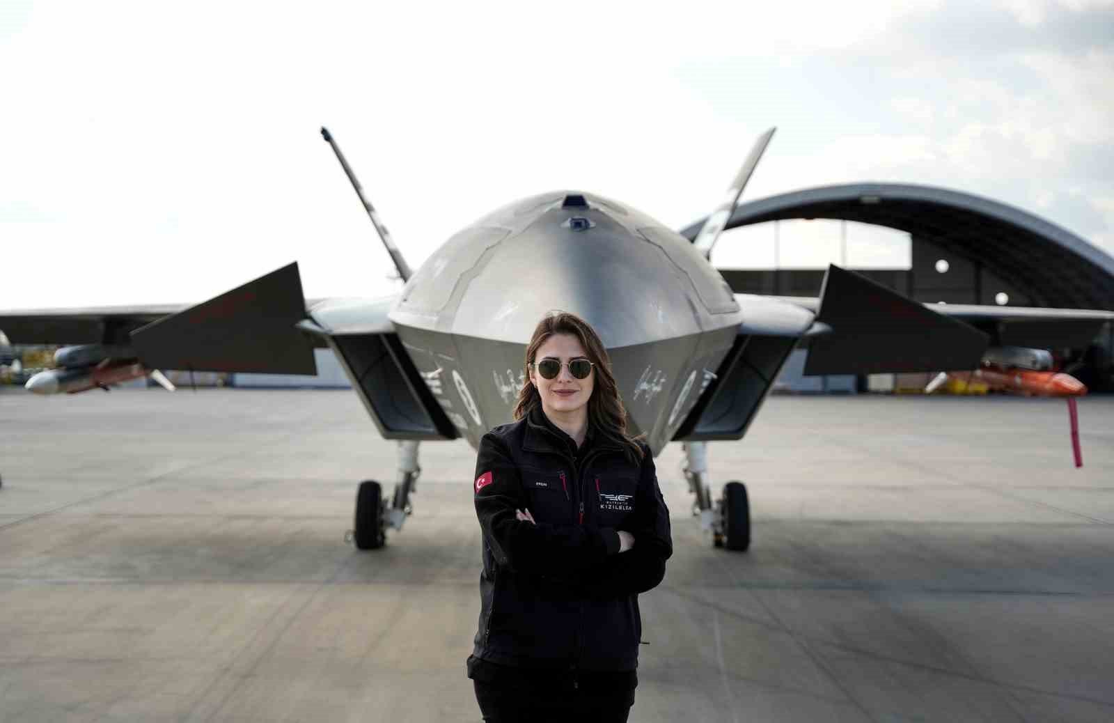 Türkiye’nin ilk insansız savaş uçağı KIZILELMA’nın kadın pilotu
