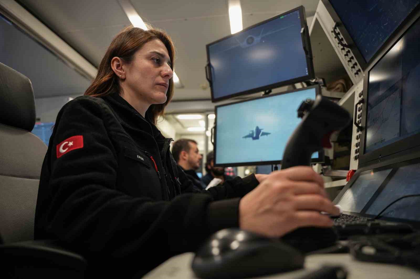 Türkiye’nin ilk insansız savaş uçağı KIZILELMA’nın kadın pilotu
