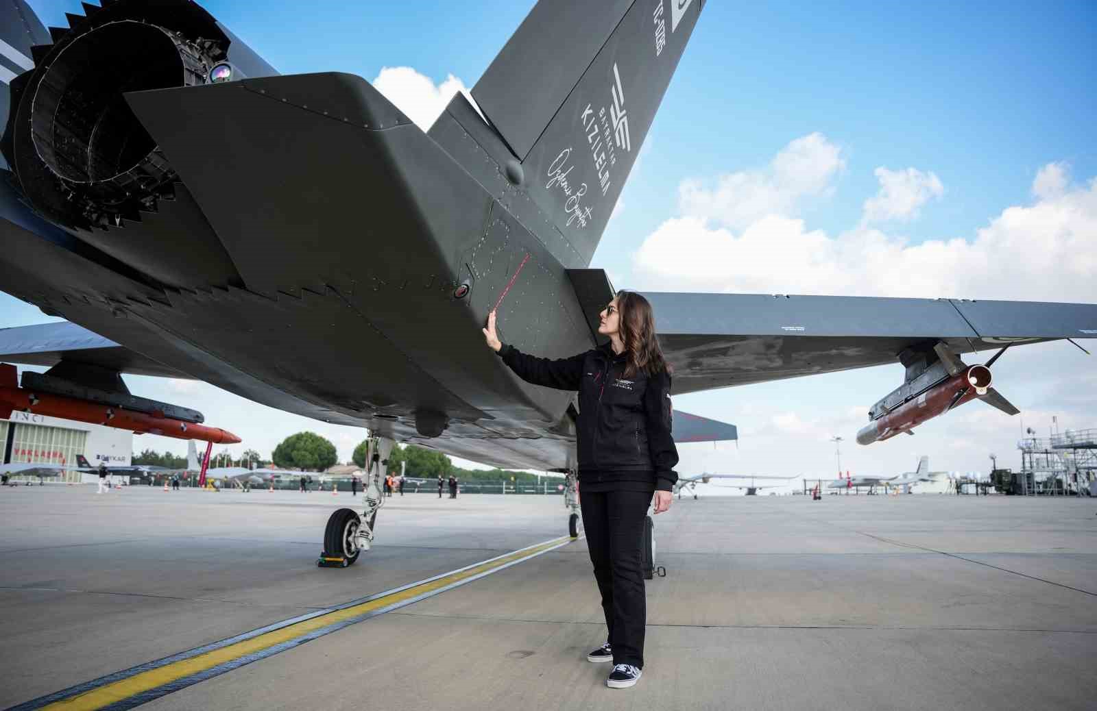 Türkiye’nin ilk insansız savaş uçağı KIZILELMA’nın kadın pilotu
