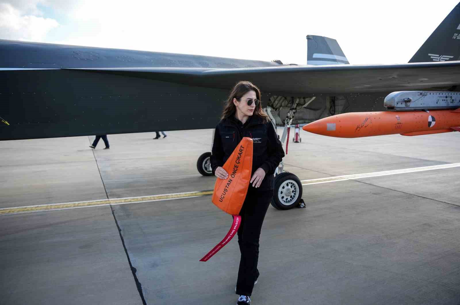 Türkiye’nin ilk insansız savaş uçağı KIZILELMA’nın kadın pilotu
