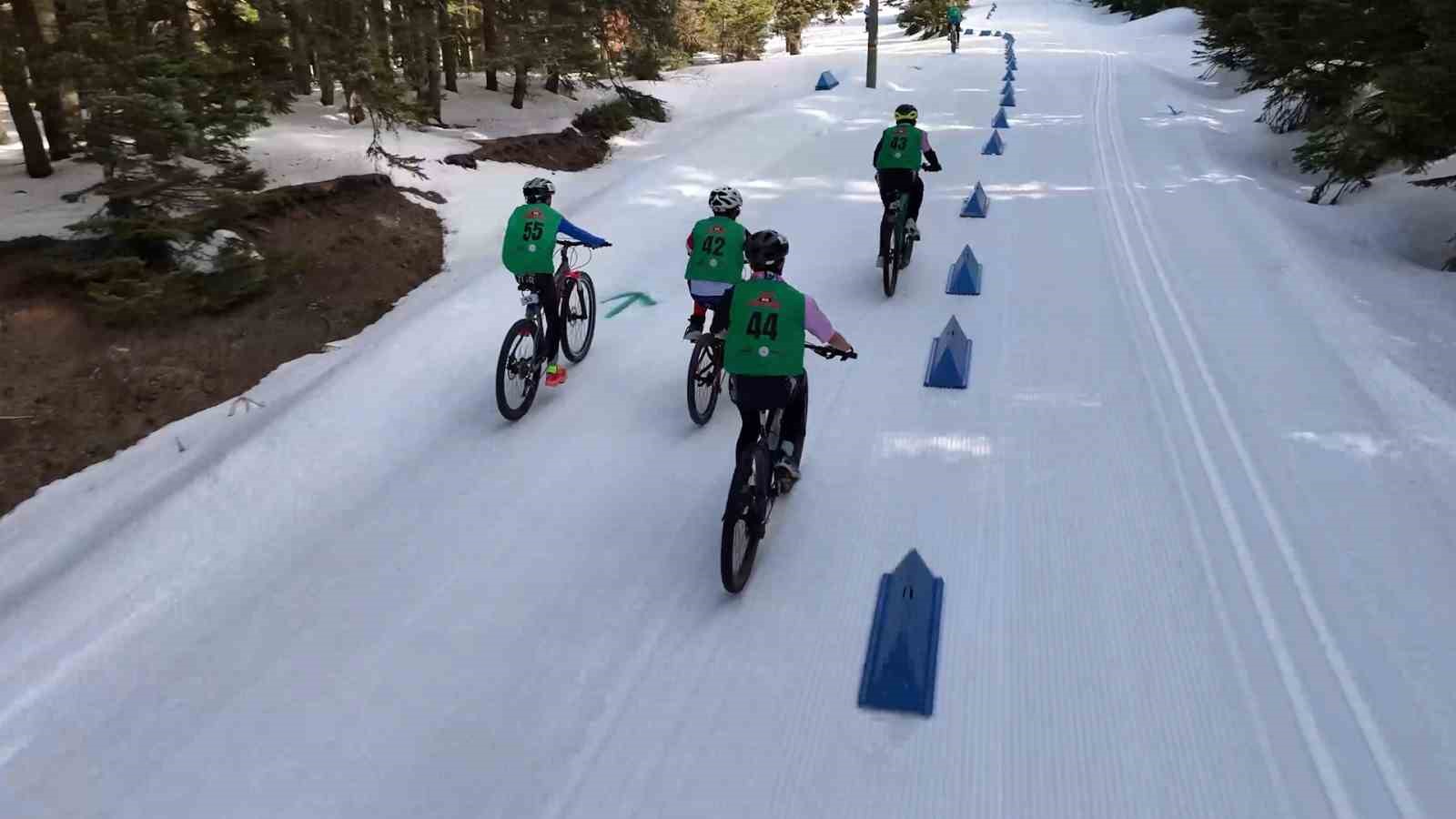 Türkiye’nin ilk kış triatlonu Bolu’da yapıldı
