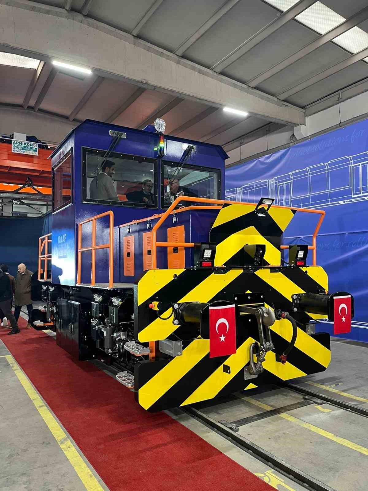 Türkiye’nin ilk yerli ve milli bataryalı manevra lokomotifini Seza Çimento aldı
Türkiye’nin ilk yerli ve milli bataryalı manevra lokomotifini Seza Çimento aldı