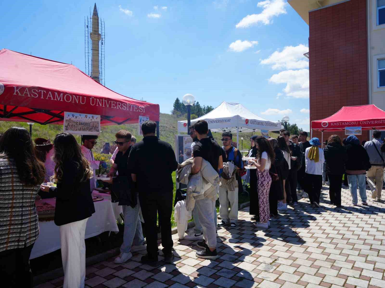 Türkiye’nin lezzetleri Kastamonu’da buluştu, öğrenciler yoğun ilgi gösterdi

