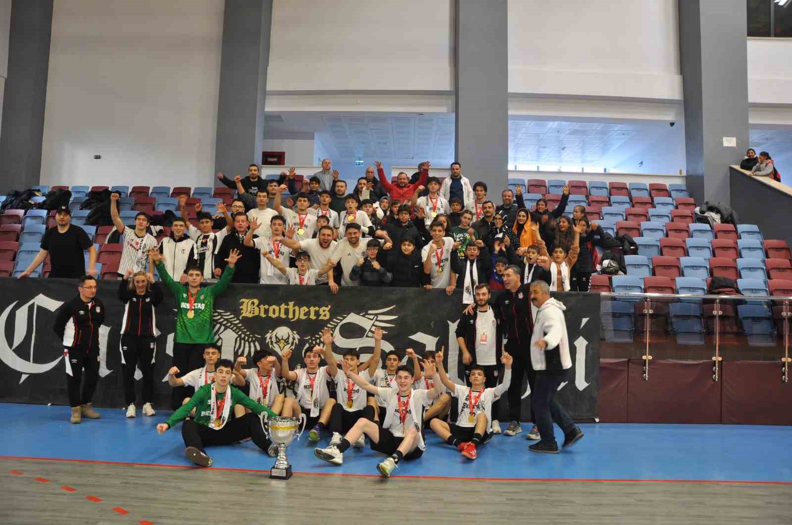 Türkiye’nin Yıldızları Salihli’de parladı: Hentbolda şampiyon Beşiktaş!
Türkiye’nin Yıldızları Salihli’de parladı: Hentbolda şampiyon Beşiktaş!